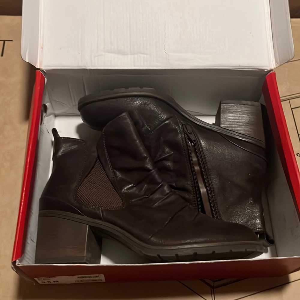 American Rags Brown Boots